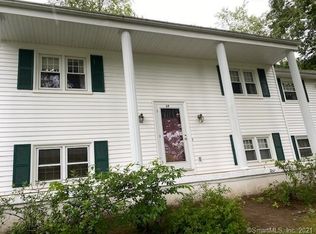 17 Connshire Dr, Waterford, CT 06385