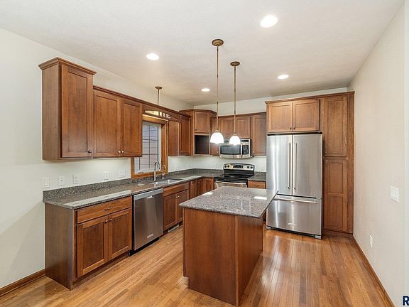 4th image of 8125 S Seven Oaks Dr