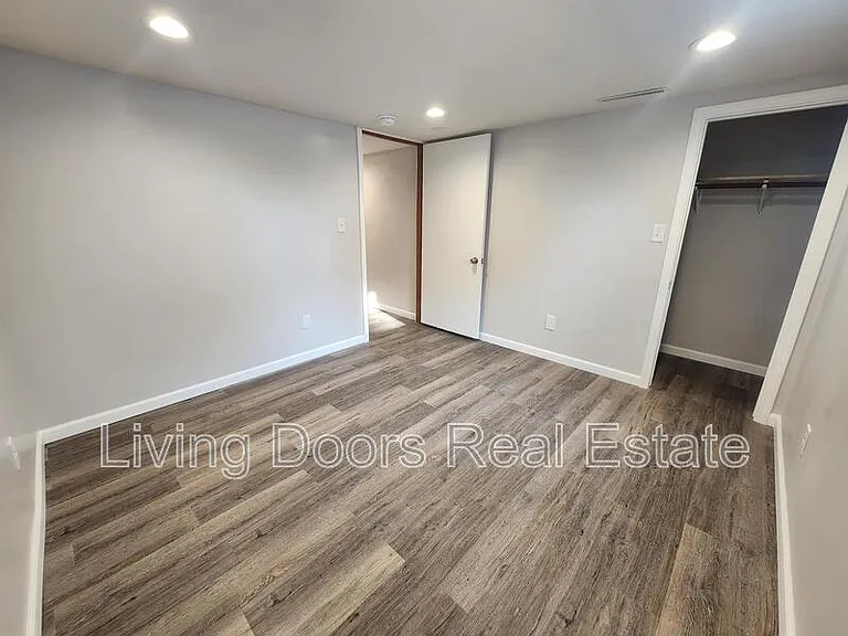 914 N 6th St — Photo 10