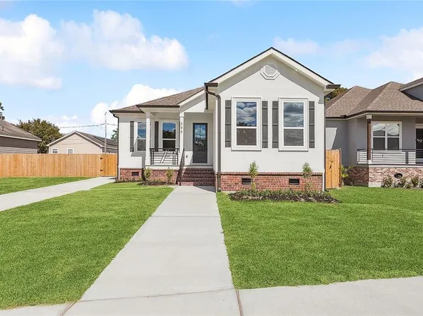 305 Mink St, Arabi, LA 70032