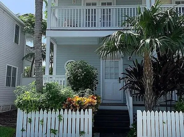 5113 Sunset Village Dr, Duck Key, FL 33050