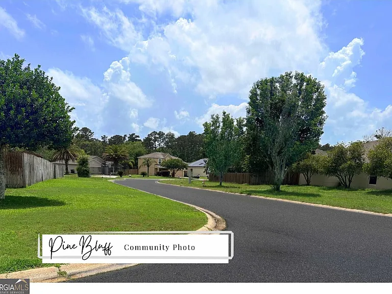 94 Pine Bluff Blvd E — Photo 35