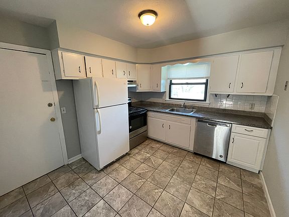 5th image of 325 Fountain St APT 3A
