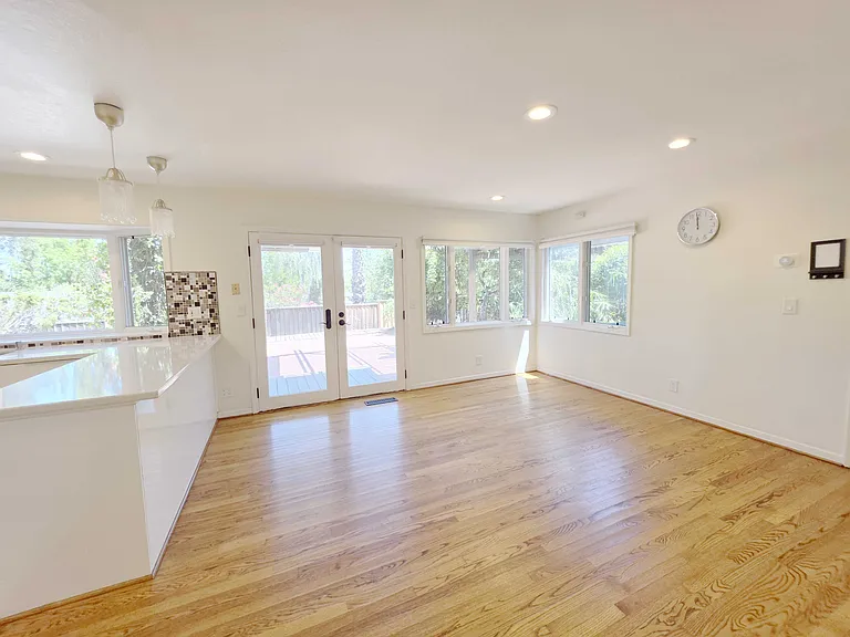 105 Dover Ct — Photo 11