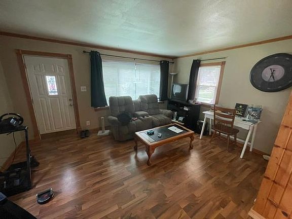 5th image of 702 11th Ave SW