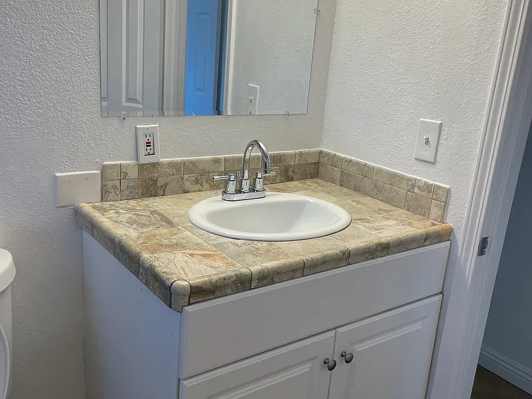 260 N Lyon Ave #95 — Photo 5