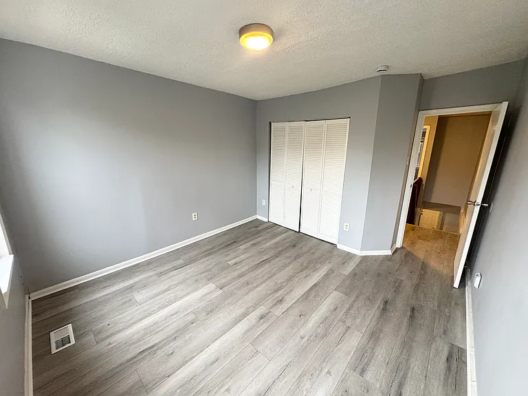 1537 A St SE — Photo 2