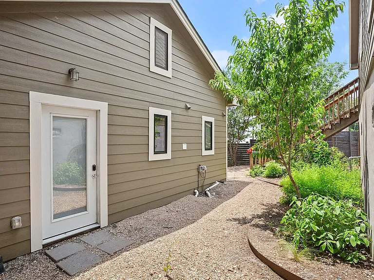 2111 E 8th St #ADU — Photo 9