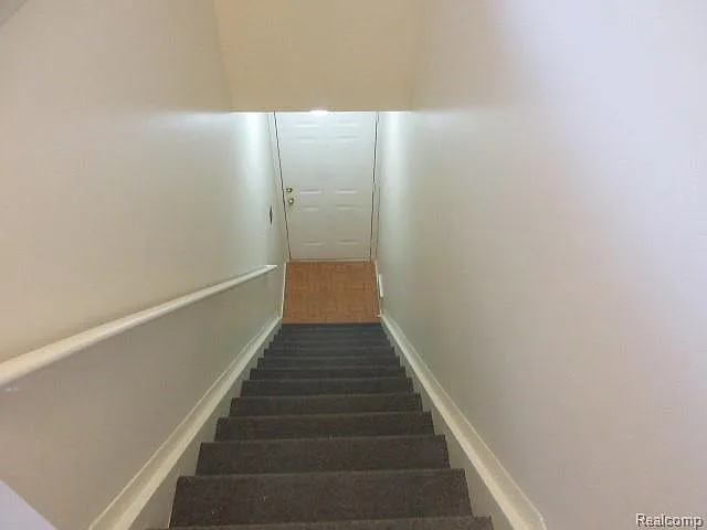 1 bed, 1.0 bath, 804 sqft, $1,150 — Photo 2