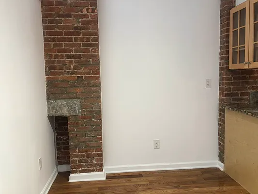 Rented by Urban Real Estate Property Group Inc | media 10