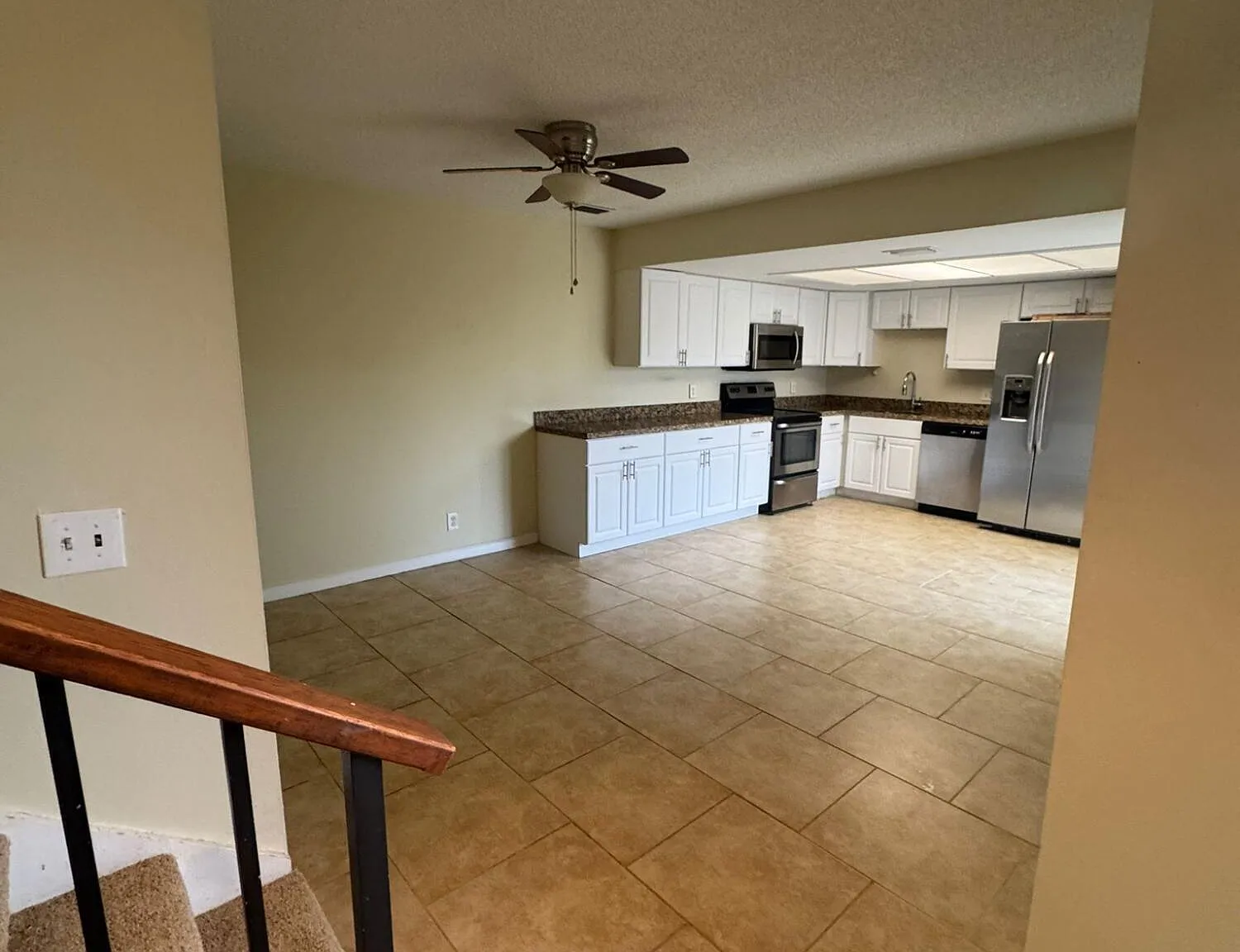 2 bed, 2.5 bath, 1577 sqft, $2,100 — Photo 3