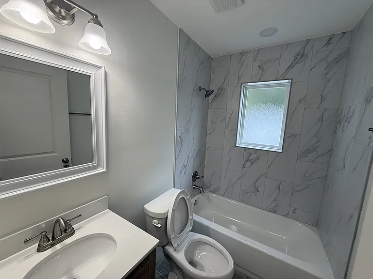 940 N Hollywood St — Photo 14