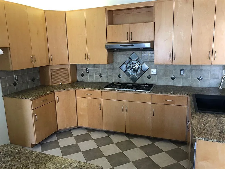2212 Norwich St — Photo 4
