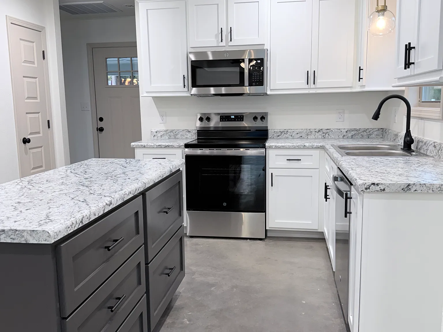 3 bed, 1352 sqft, $1,600 — Photo 4