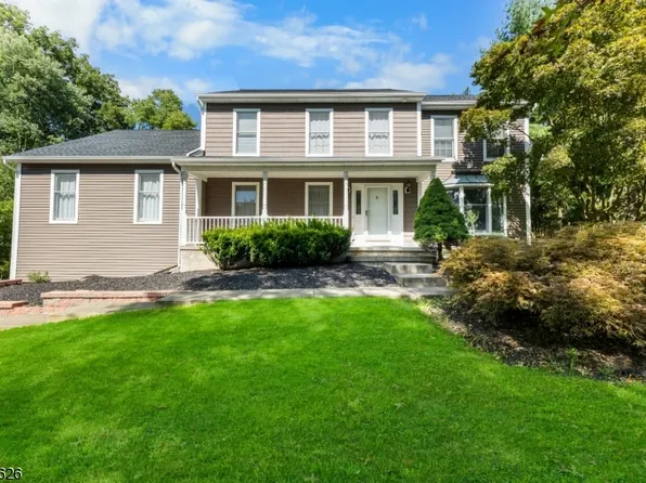 35 Saint Andrews Dr, Washington Twp., NJ 07882