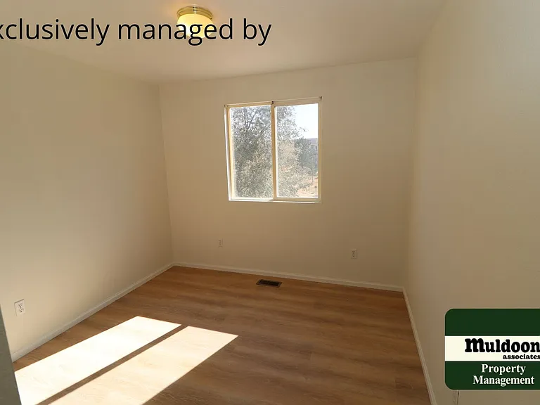 1112 Silverqueen Rd — Photo 3