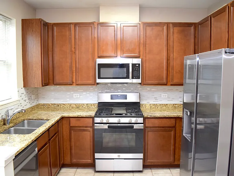 1260 Evergreen Ave — Photo 9