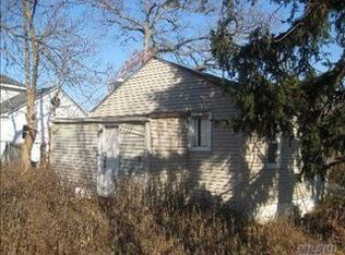 15 Jefferson Ave, Wyandanch, NY 11798