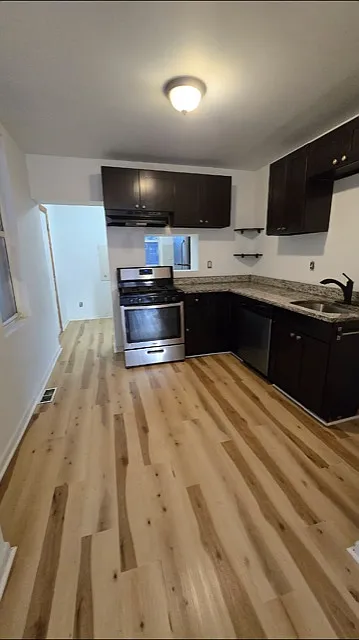 5 bed, 1700 sqft, $2,200 — Photo 2