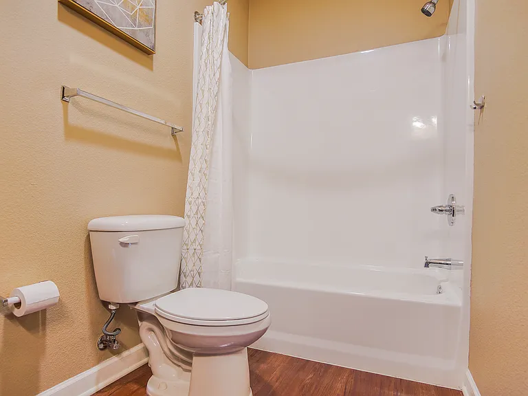 Chisholm Lake Apartments — Photo 14