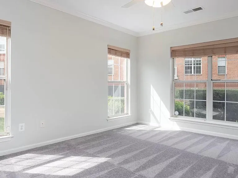 7000 Falls Reach Dr #102 — Photo 27