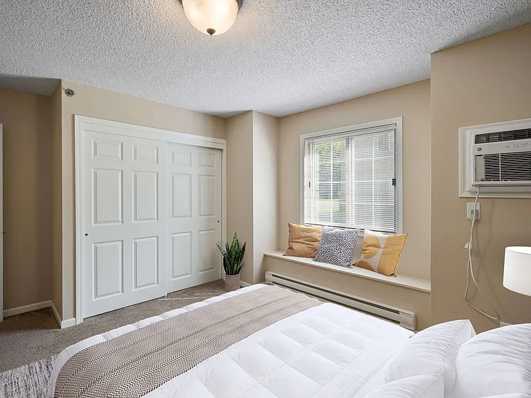 Somerset Oaks Apartments and Townhomes — Photo 10