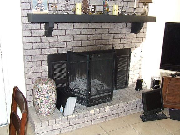 4th image of 1720 Jenkins Ln