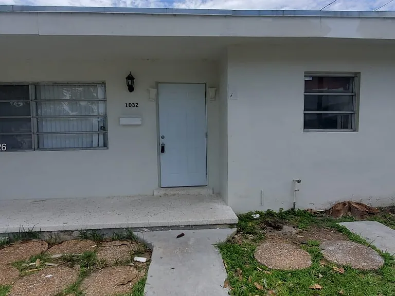 1032 SW 10th St — Photo 7