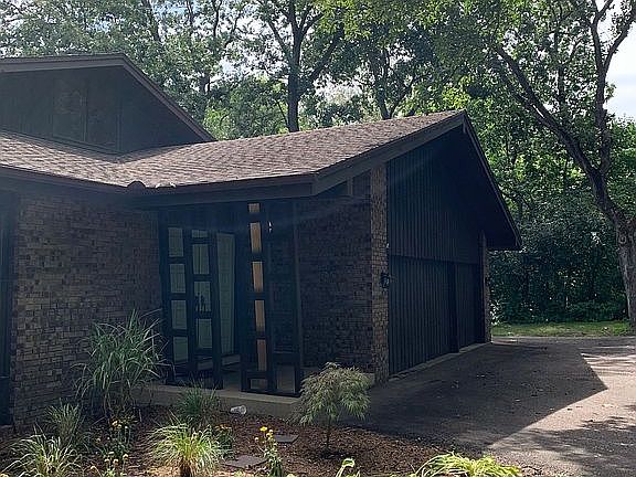 Entry Porch & Gar View