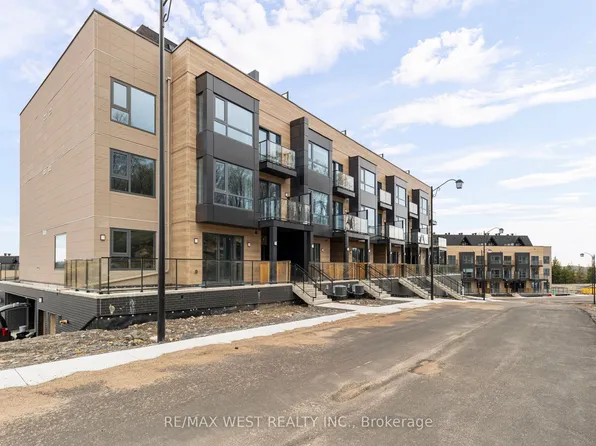 119 Town Line Rd E #D208, Huntsville, ON P1H 1R1