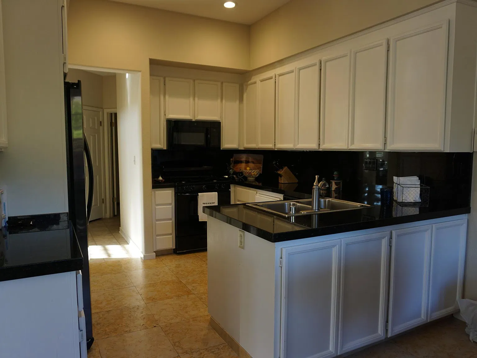 4 bed, 2.5 bath, 1890 sqft, $4,400 — Photo 4