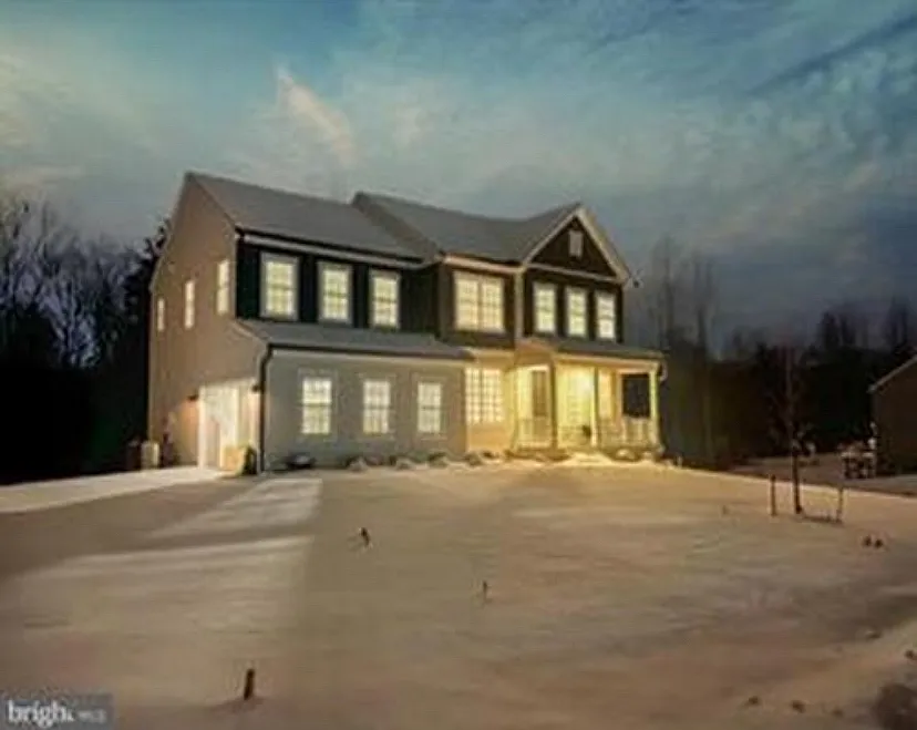 6 bed, 3.5 bath, 4933 sqft, $4,800 — Photo 2