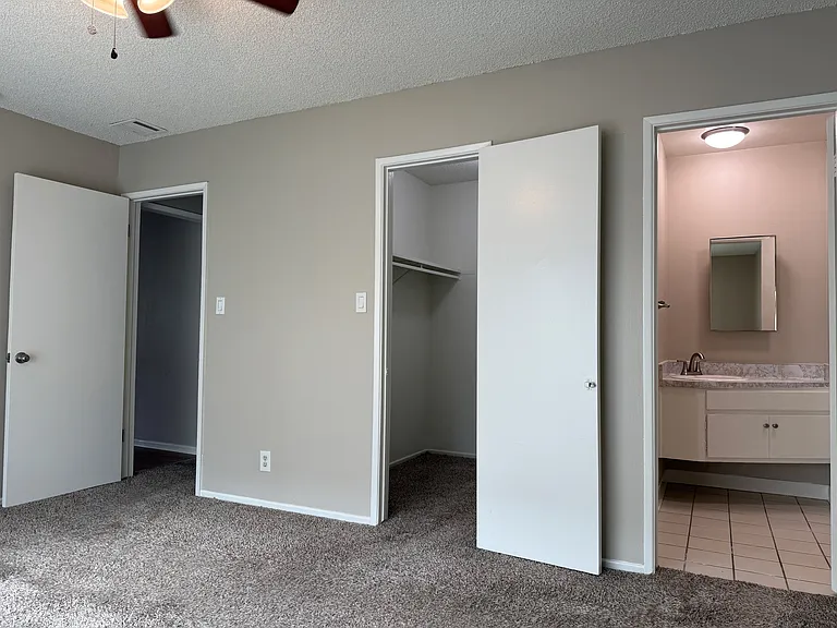 325 E Amerige Ave #A — Photo 25