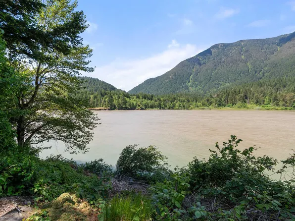 236 Water Ave, Hope, BC V0X 1L3
