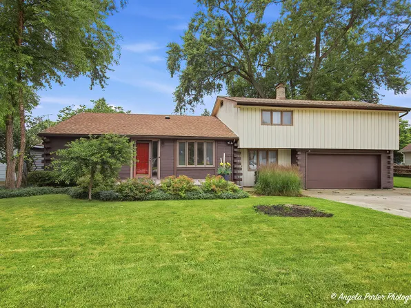 7511 Cedar Dr, Wonder Lake, IL 60097