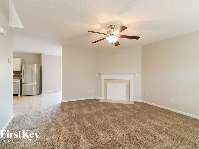 109 Sydney Ct — Photo 2