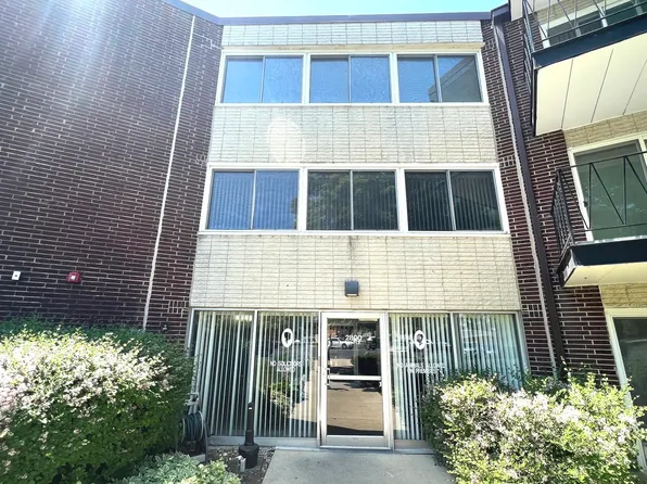 2800 Maple Ave APT 27A, Downers Grove, IL 60515