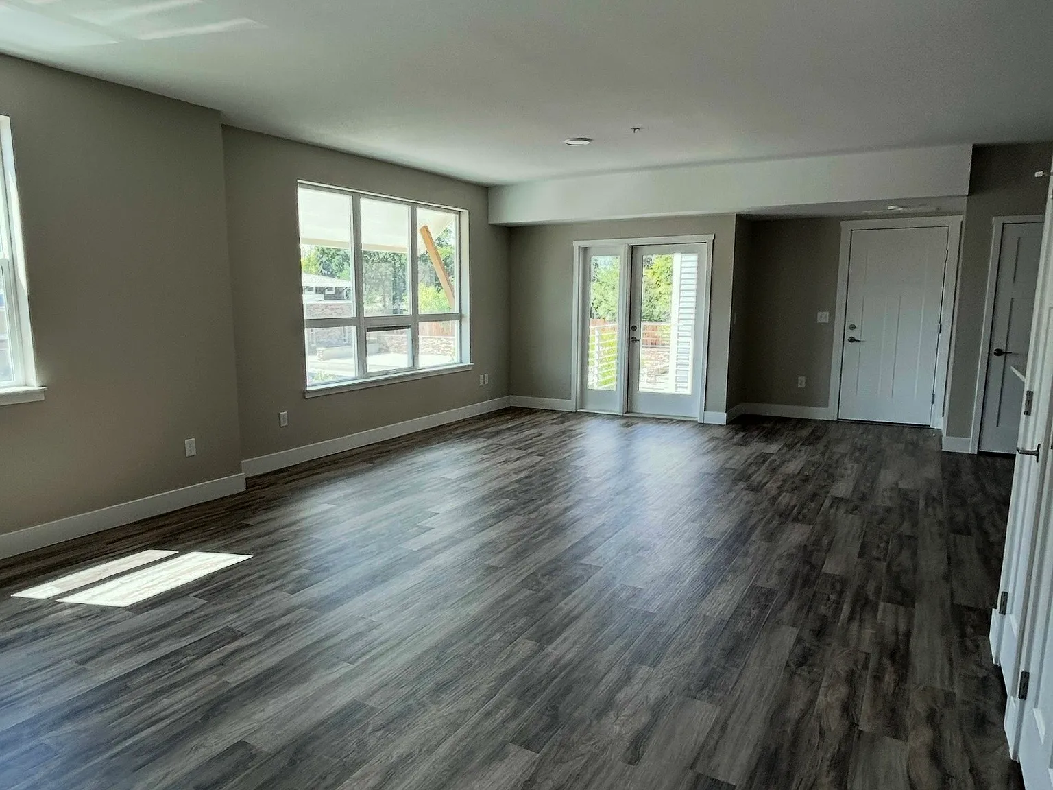 2 bed, 1350 sqft, $2,450 — Photo 3