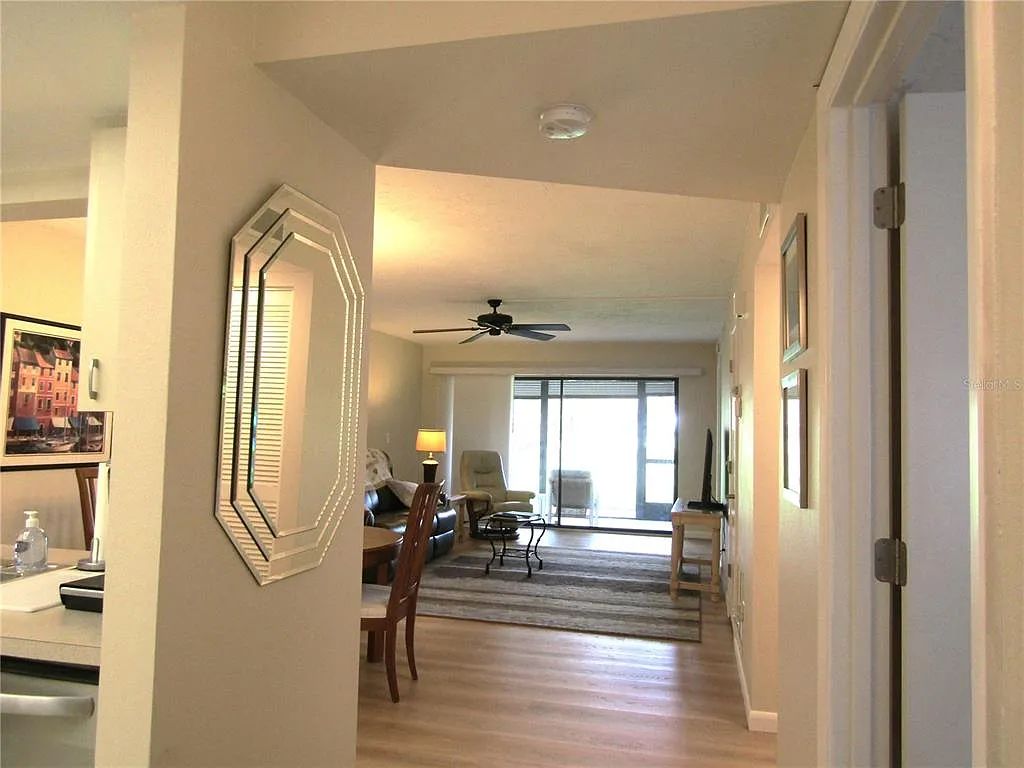 2 bed, 2.0 bath, 1069 sqft, $3,800 — Photo 2