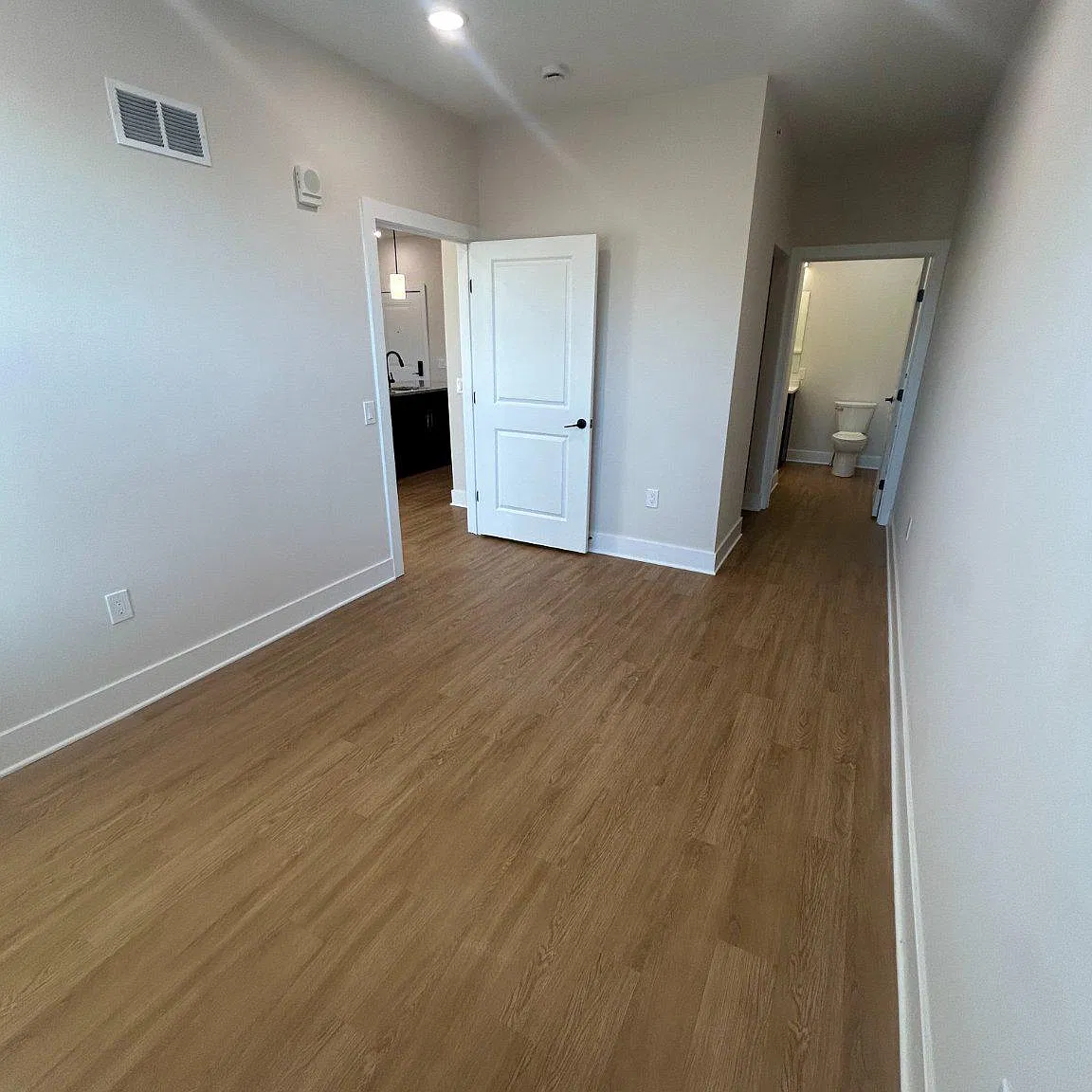 2 bed, 2.0 bath, 953 sqft, $2,445 — Photo 3