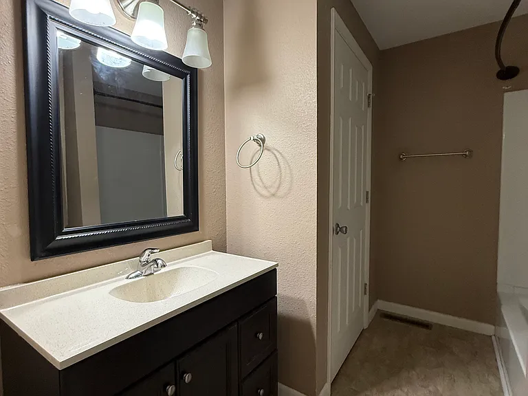 409 Lakeside Ave #6 — Photo 10