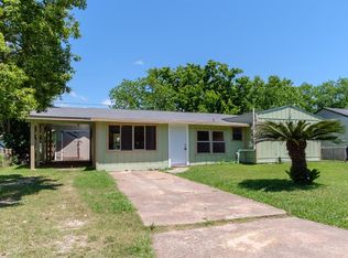 922 W 11th St, Freeport, TX 77541