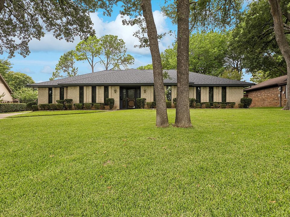 1st image of 66 Lincolnshire Cir