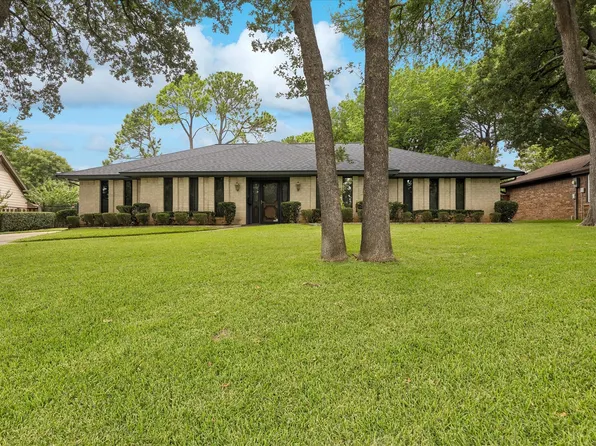 66 Lincolnshire Cir, Bedford, TX 76021
