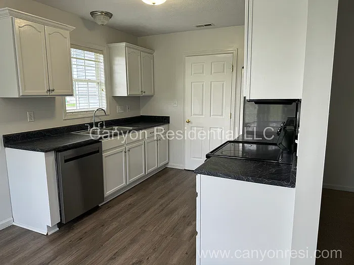 3 bed, 2.0 bath, 1577 sqft, $1,760 — Photo 3