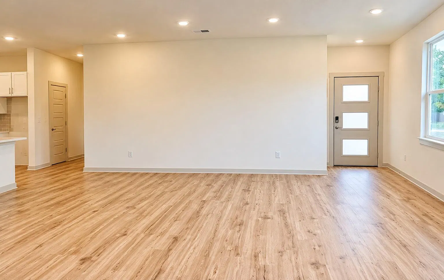 4 bed, 2.0 bath, 1705 sqft, $1,950 — Photo 4