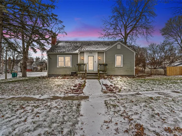 206 E Tuscola St, Durand, MI 48429
