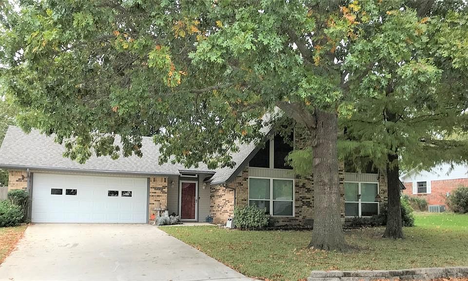 1st image of 712 Adams Dr
