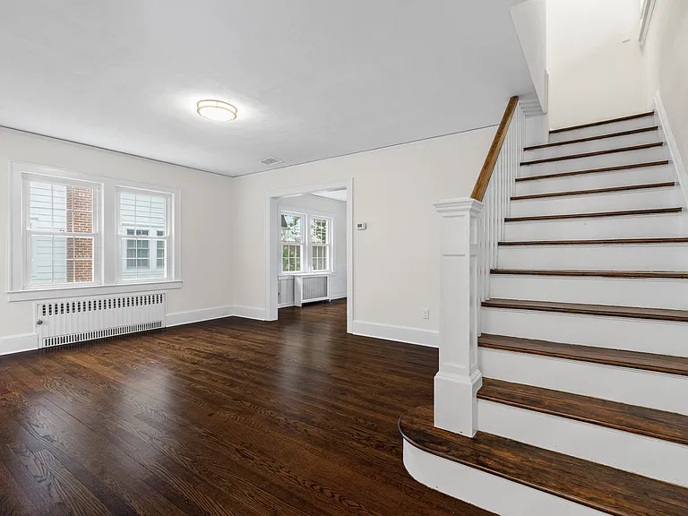 10 Henry St — Photo 3