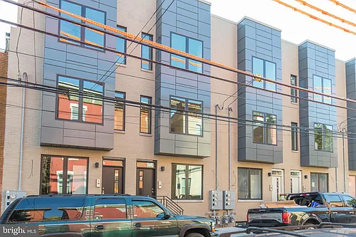 2410 W Master St #2 Photo 1